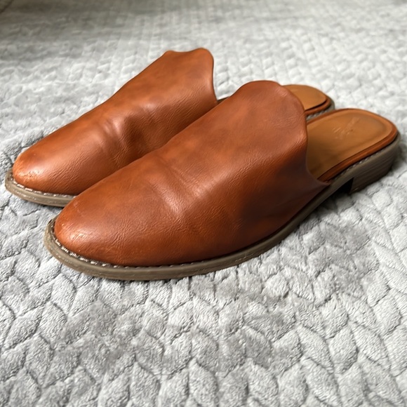 Universal threads (target) mules - Picture 4 of 4